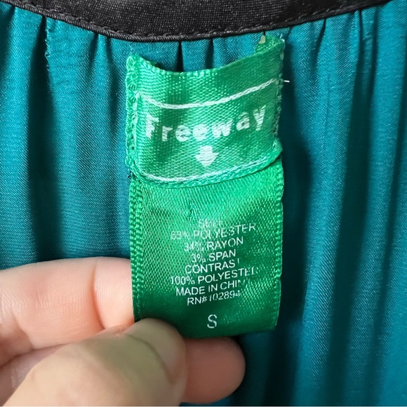 Freeway Black & Green Ruffle Sheath Dress for Women - Picture 4 of 4